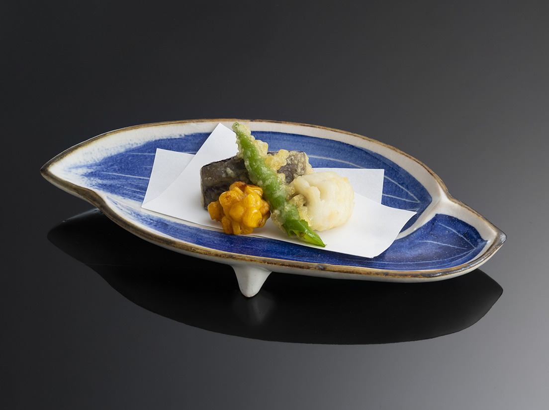 四季折々の海の幸を吟味した加賀屋の味を金沢駅でお楽しみください。