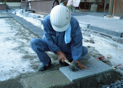 加賀屋玄関　“車寄せ部分石畳”張り替え工事のお知らせ〜終了しました〜