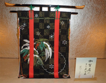 クリスマスの室礼を行っております。