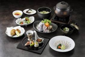 名古屋店「ふぐ尽くし会席」