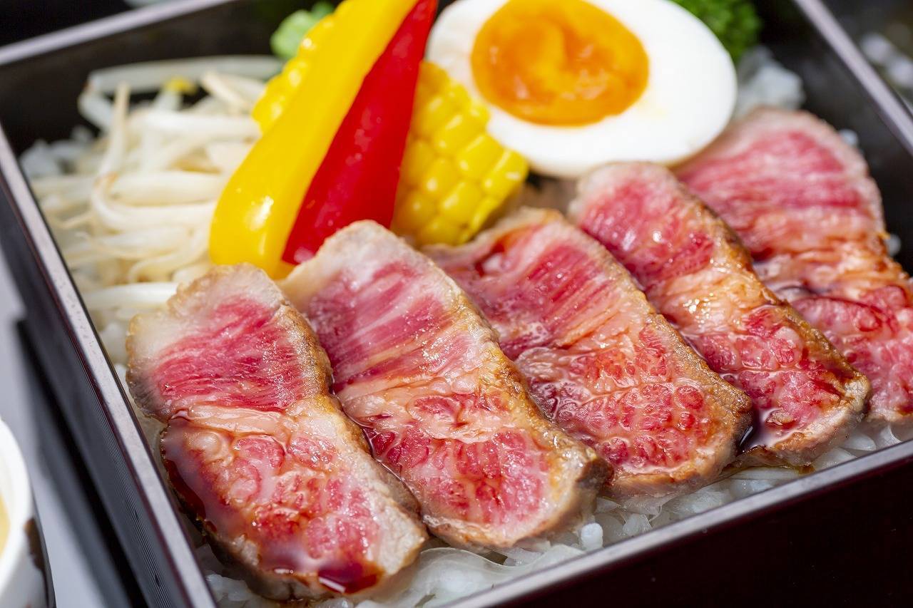 名古屋店「ステーキ重箱膳」