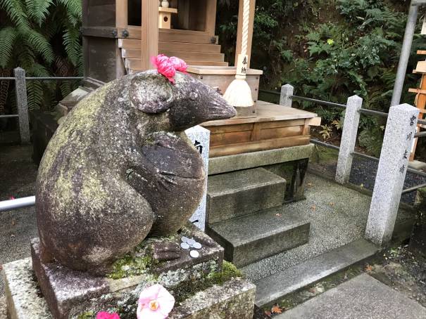 長寿を授かる「狛ねずみ」