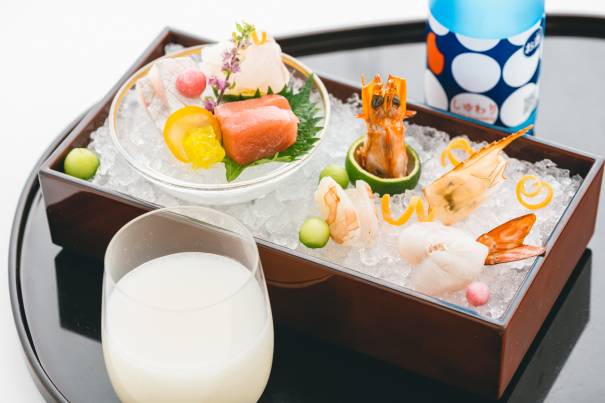 「足赤海老」「発砲にごり酒<しゅわり>」