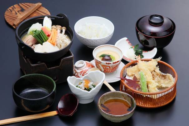『とり野菜鍋御膳』