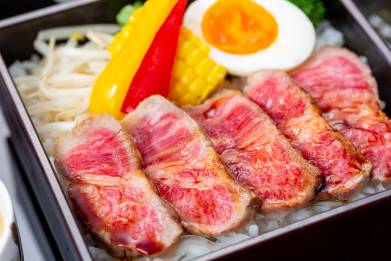 ステーキ重箱膳