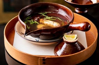 銀座店「国産松茸の土瓶蒸し」