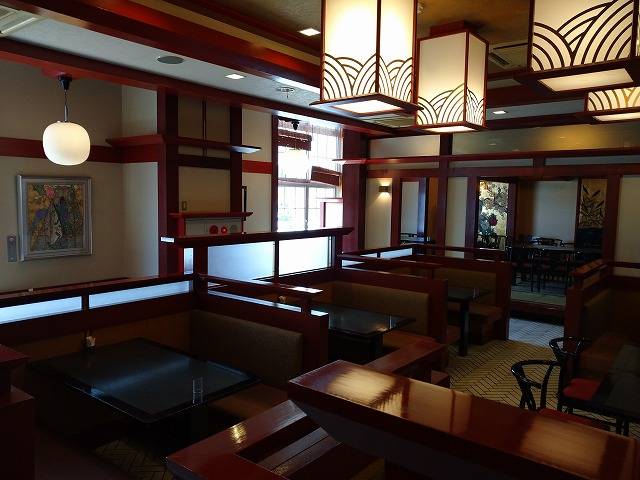 店内は常に空気の入替えを行って換気しております。