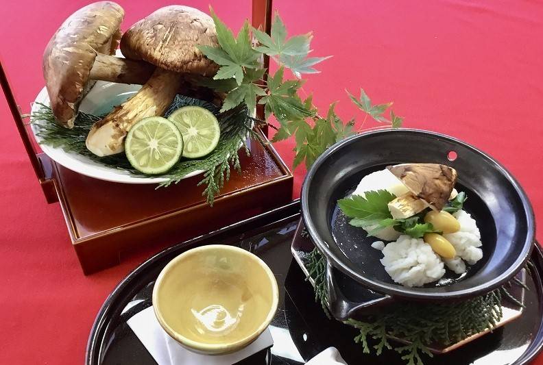 京都店「松茸土瓶蒸し」