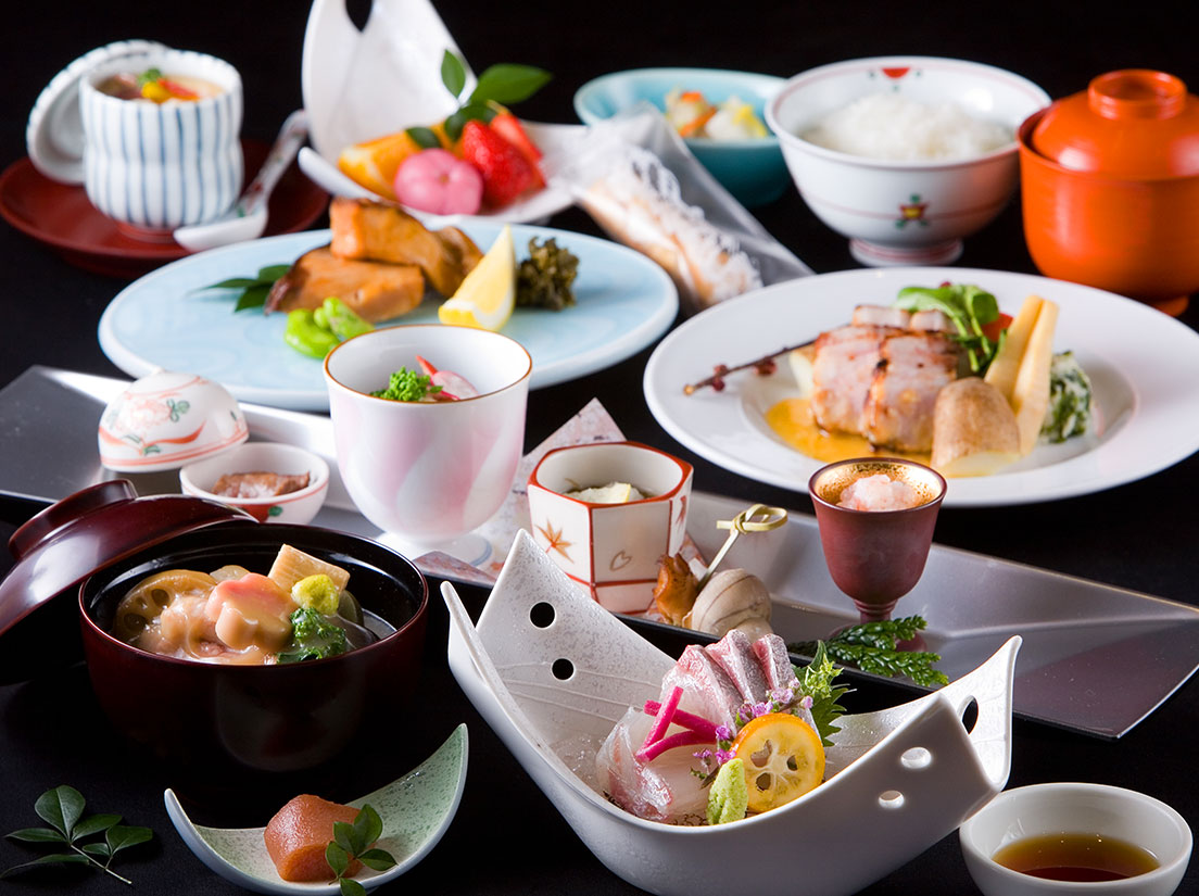 心のこもった加賀屋のおもてなしと金沢の伝統料理を楽しめます。