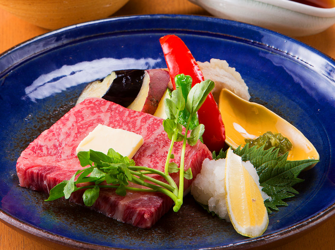 心のこもった加賀屋のおもてなしと金沢の伝統料理を楽しめます。