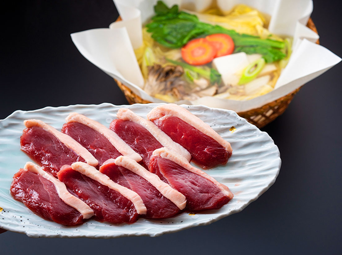 四季折々の海の幸、吟味した山の幸をご堪能下さいませ。