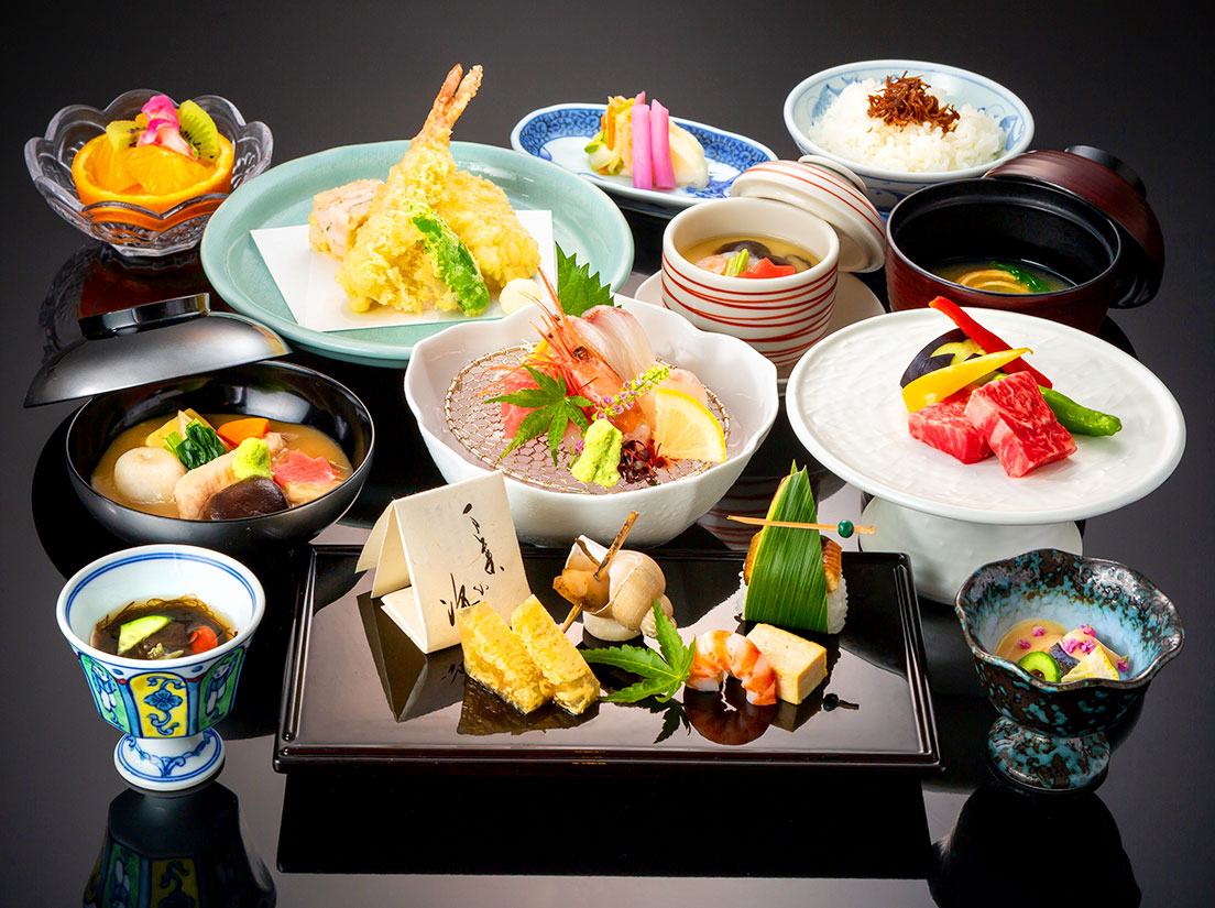 四季折々の海の幸を吟味した加賀屋の味を金沢駅でお楽しみください。