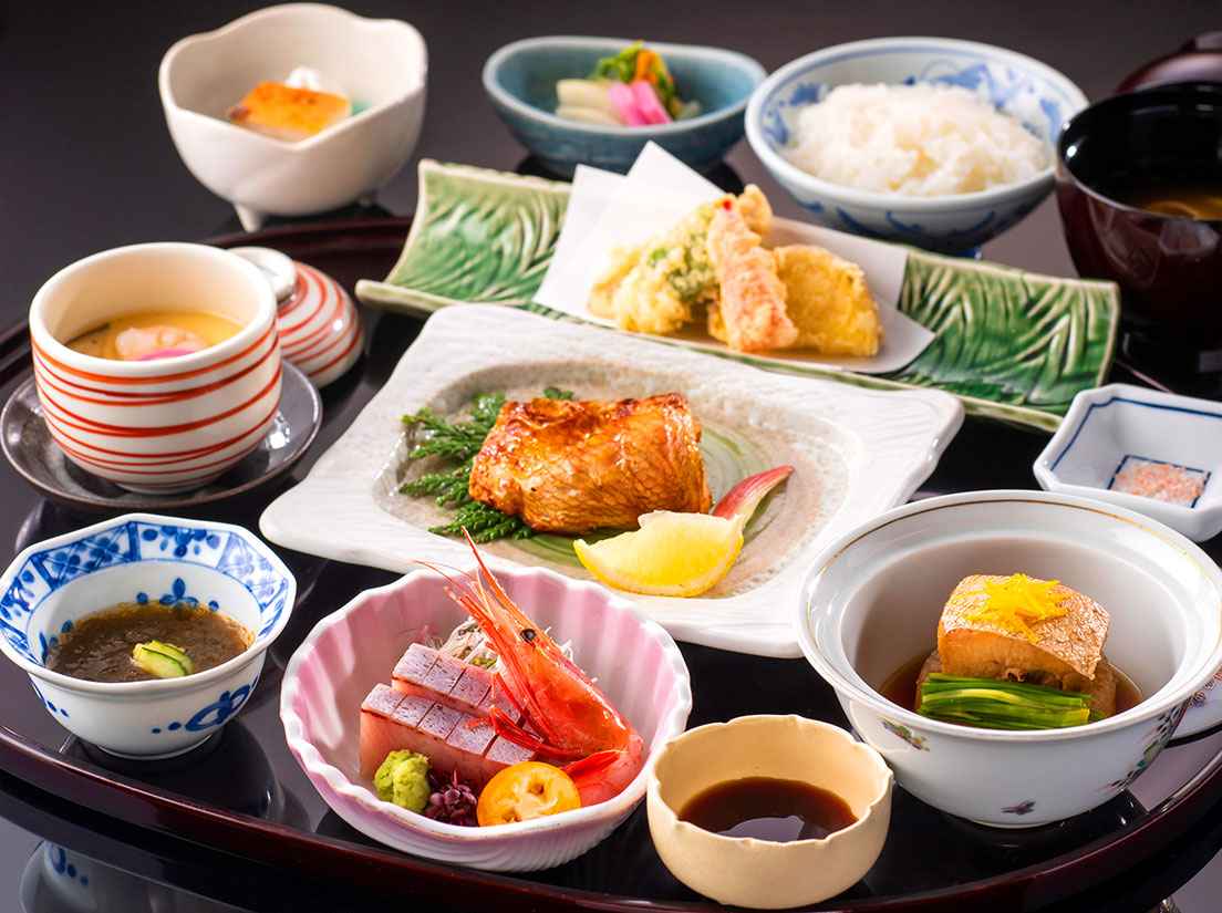 和倉の名宿、加賀屋そのままの「味」と「おもてなし」を気軽に味わって頂ける和食処