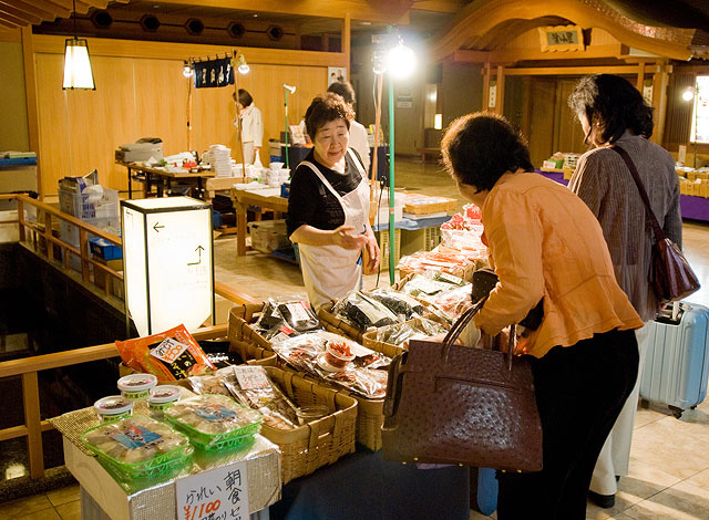 朝市でお買い物