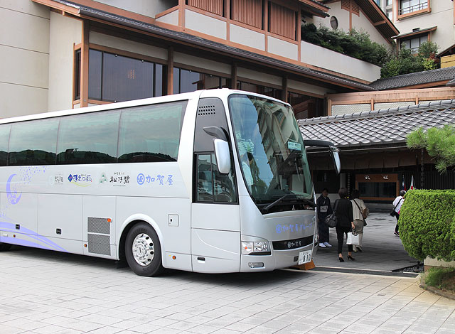 和倉温泉駅に電車で到着
